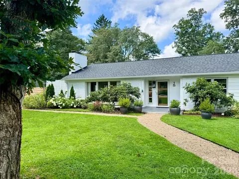 15 Red Oak Rd, Asheville, NC 28804