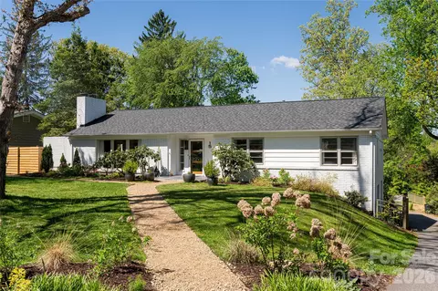 15 Red Oak Rd, Asheville, NC 28804