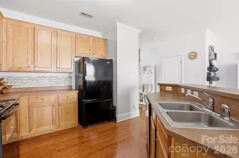 Kitchen - 532 Bent Leaf Ct, Fort Mill, SC 29708 photo 2 of 3