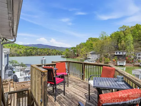 102 Havnaers Pt, Lake Lure, NC 28746