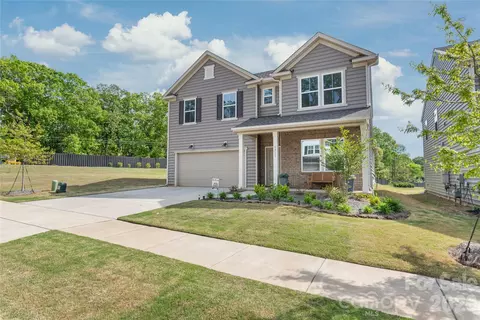 5711 Stewarts Landing Rd, Charlotte, NC 28215
