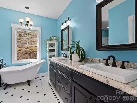 Bath - 711 Winfield Dr, Clyde, NC 28721 photo 2 of 5
