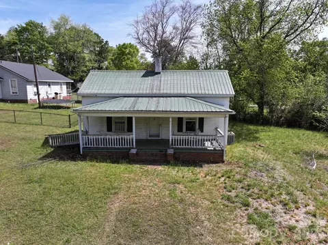 145 W Burnsville St, Wadesboro, NC 28170