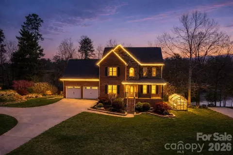 4726 Crystal Falls Ave, Hickory, NC 28601