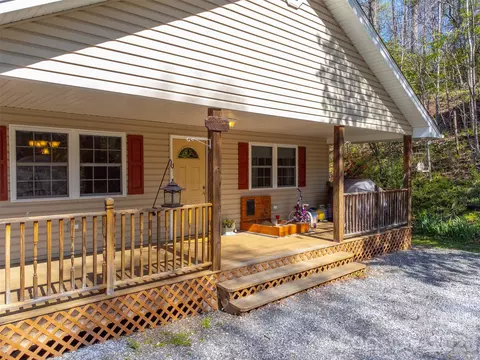201 Windcrest Rdg, Sylva, NC 28779