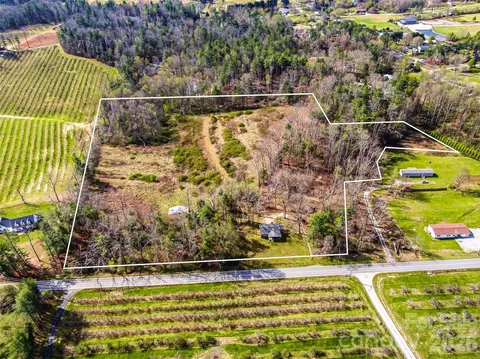 984 Pace Rd, Hendersonville, NC 28792