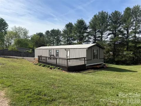 96 Green Acres Dr, Leicester, NC 28748