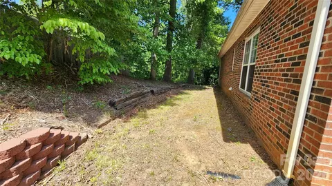 Exterior - 200 Park Pl, Morganton, NC 28655 photo 2 of 6