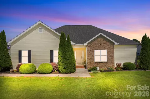104 Castle Pines Ln, Statesville, NC 28625