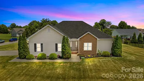 104 Castle Pines Ln, Statesville, NC 28625