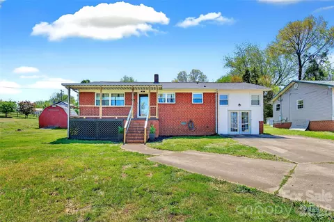85 Bostic St, Marion, NC 28752