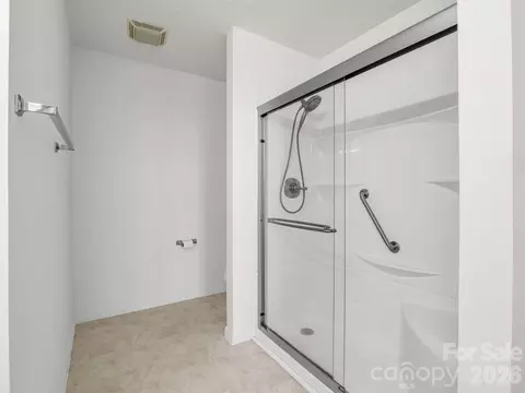 Bath - 23 Tutor Ln, Brevard, NC 28712 photo 2 of 3