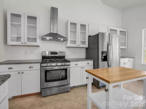 Kitchen - 23 Tutor Ln, Brevard, NC 28712 photo 4 of 4