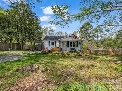 961 Mid Allen Rd, Hendersonville, NC 28792
