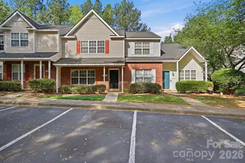 10142 Forest Landing Dr, Charlotte, NC 28213