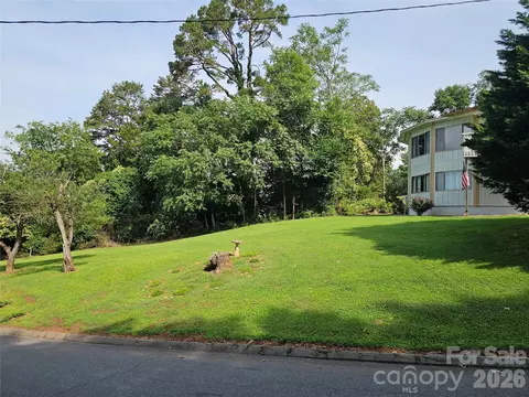 Exterior - 500 Steel Bridge Loop, Hickory, NC 28601 photo 3 of 4