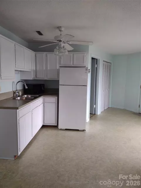 Kitchen - 500 Steel Bridge Loop, Hickory, NC 28601 photo 1 of 3