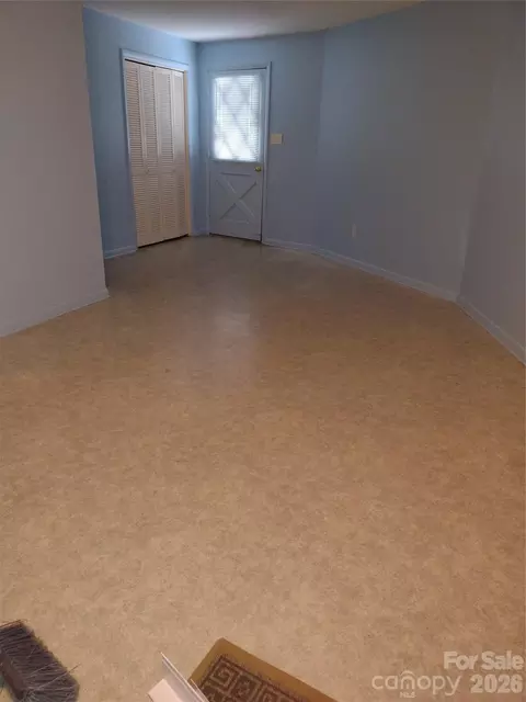 Living - 500 Steel Bridge Loop, Hickory, NC 28601 photo 1 of 2