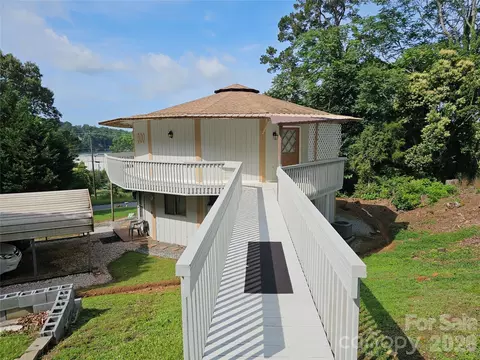 Exterior - 500 Steel Bridge Loop, Hickory, NC 28601 photo 1 of 4