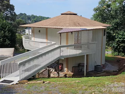 Exterior - 500 Steel Bridge Loop, Hickory, NC 28601 photo 2 of 4