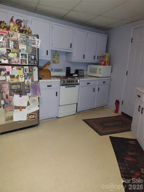 Kitchen - 500 Steel Bridge Loop, Hickory, NC 28601 photo 3 of 3