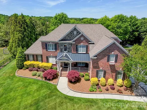 725 Wild Berry Ct, Waxhaw, NC 28173