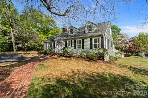 3114 N Center St, Hickory, NC 28601