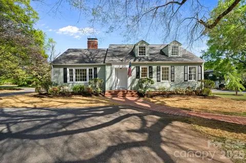 3114 N Center St, Hickory, NC 28601