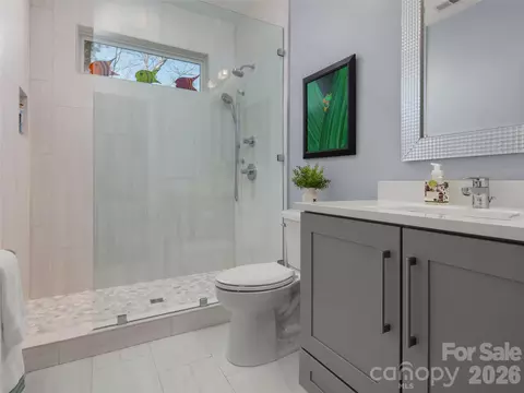 Bath - 255 Dalhousie Ct, Flat Rock, NC 28731 photo 3 of 3