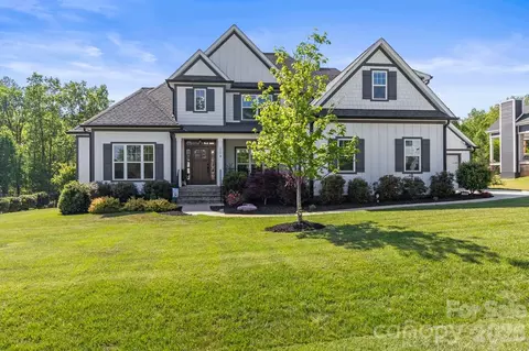 208 Hidden Meadows Dr, Mooresville, NC 28117