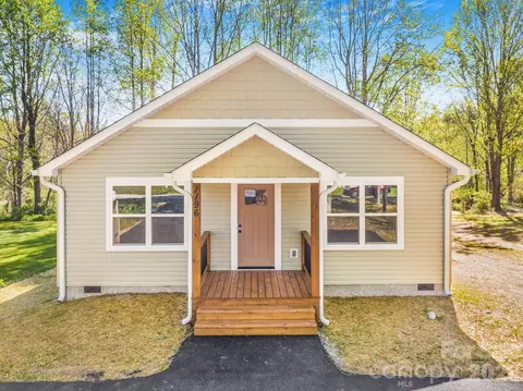 1196 Crabtree Rd, Waynesville, NC 28785