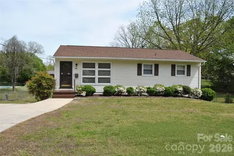 909 Timberlane Dr, Mount Holly, NC 28120