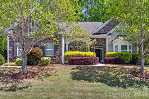 754 Virginia Pine Ln, Lake Wylie, SC 29710