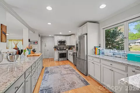 Kitchen - 507 Florham Dr, High Point, NC 27262 photo 3 of 3