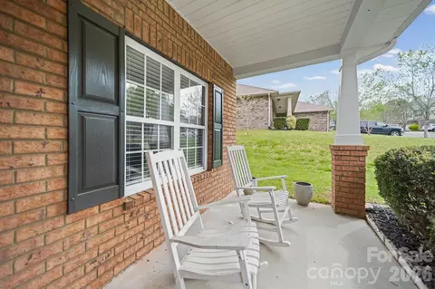 Exterior - 7219 Ogden Pl, Denver, NC 28037 photo 2 of 3