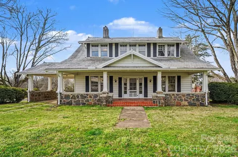 402 E Main St, Boonville, NC 27011