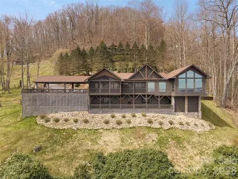 220 Dulcimer Ln, Waynesville, NC 28786