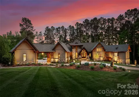 171 White Horse Dr, Mooresville, NC 28117