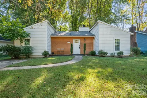 5812 Rock Hollow Dr, Charlotte, NC 28212