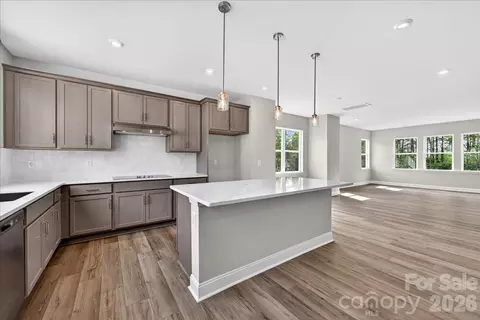 7921 Cedarsmith Ct, Charlotte, NC 28217