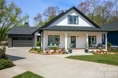 71 Hidden Pond Ln, Brevard, NC 28712