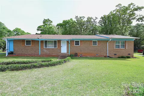 104 Pinetree Dr, Matthews, NC 28104