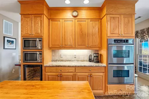 Kitchen - 1244 Windover Dr, Brevard, NC 28712 photo 2 of 4