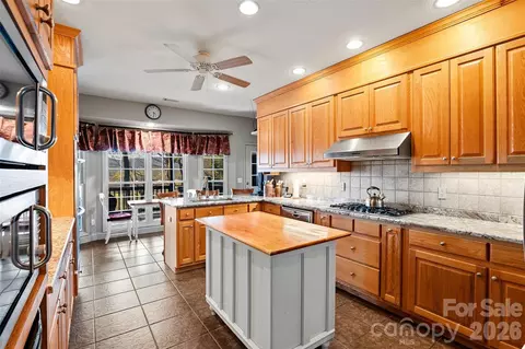 Kitchen - 1244 Windover Dr, Brevard, NC 28712 photo 3 of 4