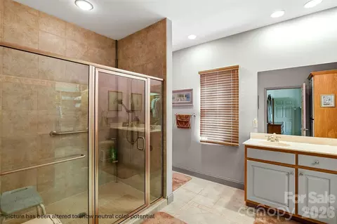 Bath - 1244 Windover Dr, Brevard, NC 28712 photo 2 of 7