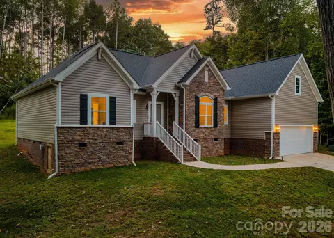 4903 Rio De Luna, Hickory, NC 28601