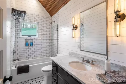 Bath - 51 Summit Rd, Swannanoa, NC 28778 photo 3 of 4