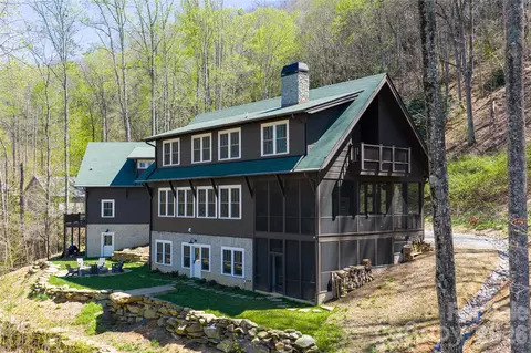 51 Summit Rd, Swannanoa, NC 28778