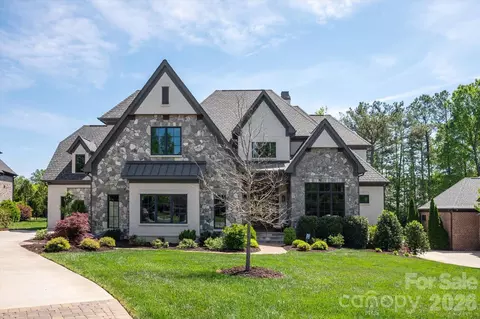 8008 Skye Lochs Dr, Waxhaw, NC 28173