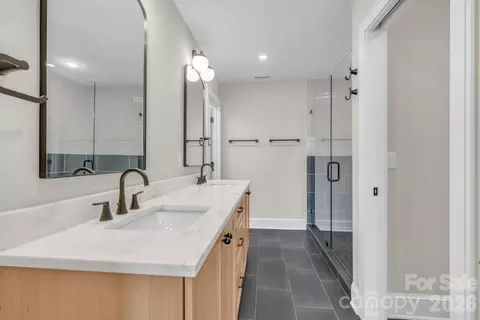 Bath - 380 Greystone Dr, Boone, NC 28607 photo 5 of 7